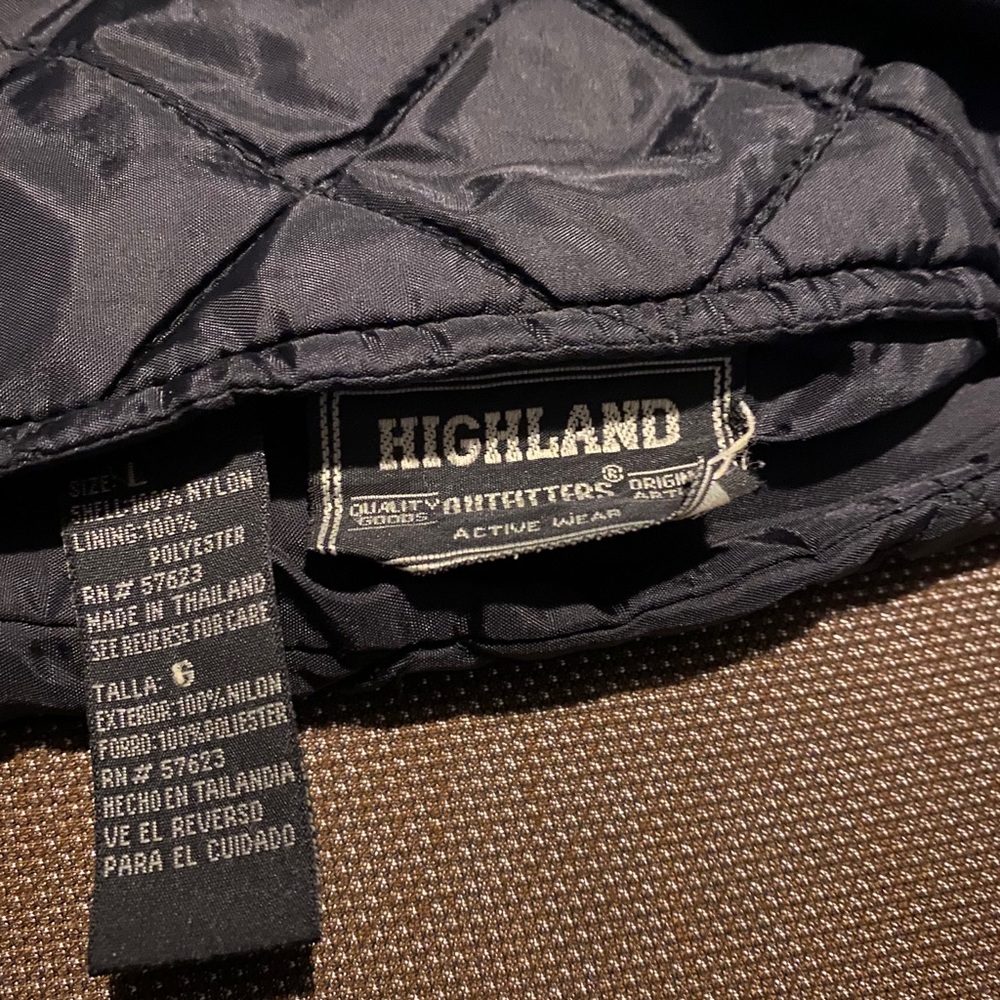 Zip up - Picture 3 of 3